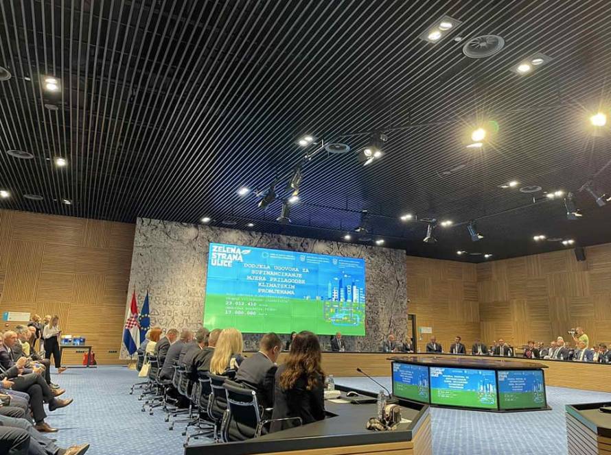 izgradnje pješačko/biciklističke staze sa sadnjom novog drvoreda stabala uz navedenu stazu