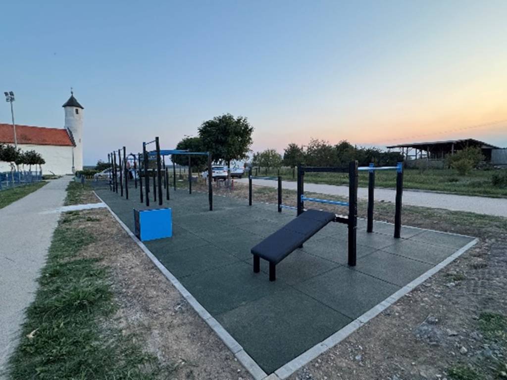 Projekt „Izgradnja i opremanje street workout igrališta u naselju Novi Mikanovci“