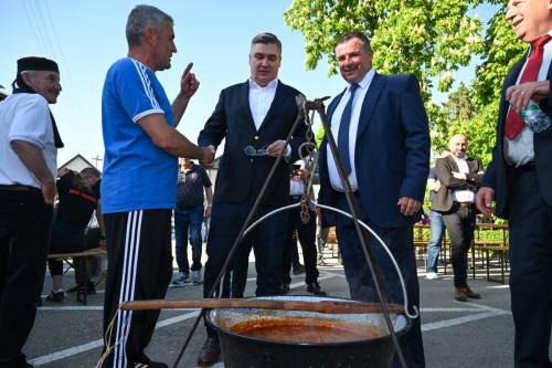 predsjednik-milanovi-sudjelovao-je-na-sveanoj-sjednici-opinskog-vijea-opine-stari-mikanovci-povodom-obiljeavanja-dana-opine 55233251473 o